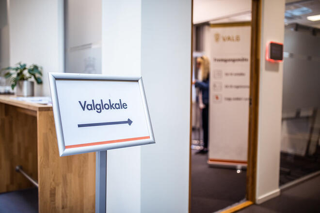Skilt Valglokale med pill