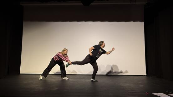 Dramalek kulturskolerektor Kristoffer Marcussen og kulturleder Johanna Johansen