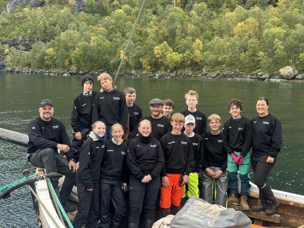 Samlings bilde av elever på M/S Folkvang