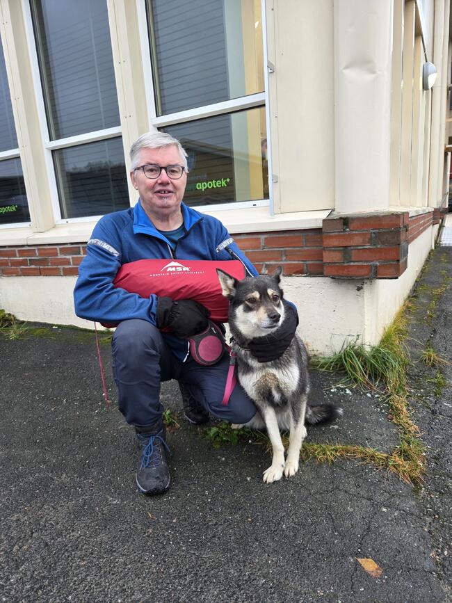 Foto av Roy Rasmussen og hunden