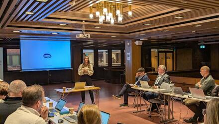 Oda Indgaard, en av to av Nord- Trøndelags representanter i transport- og kommunikasjonskomiteen her i en av flere sekvenser