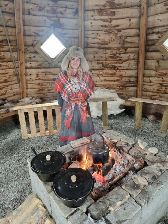 Kine Henriksen i lavvo