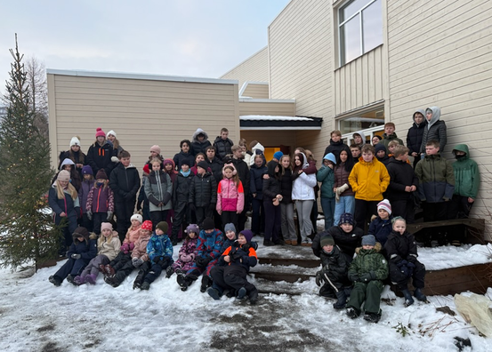 Bilde av elever på Grov skole