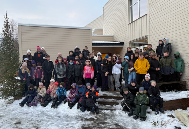 Foto: Grov skole Bilde av elever på Grov skole