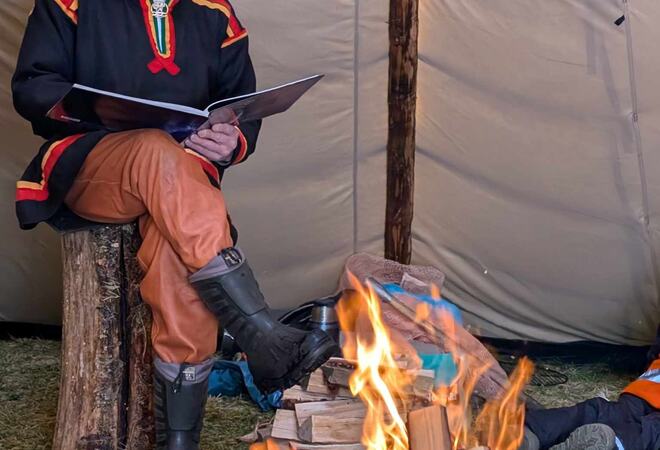 Tore Johnsen ved bålet