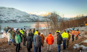 Samling før første spadetak i Ramsund
