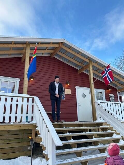 Ordfører utenfor Ebbestua