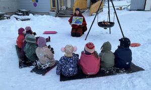 Samlingsstund ute i snøen