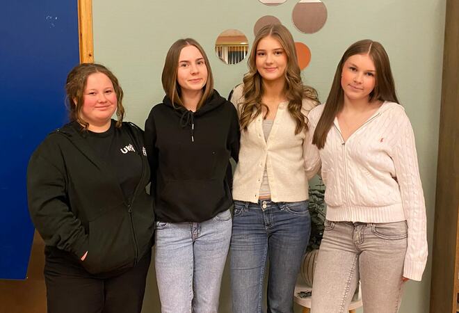 Foto viser et utvalg av medlemmer i Ungdomsrådet