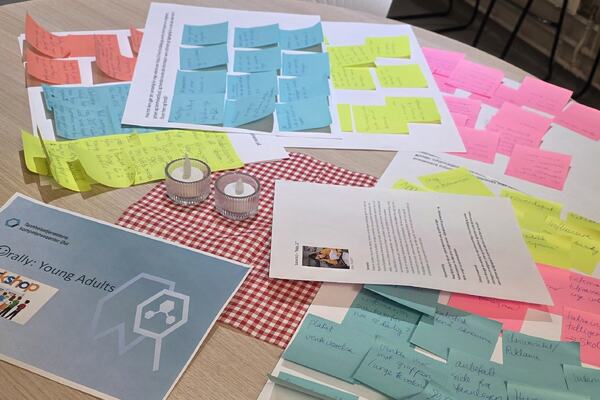 Bord med postit_lapper fra workshop