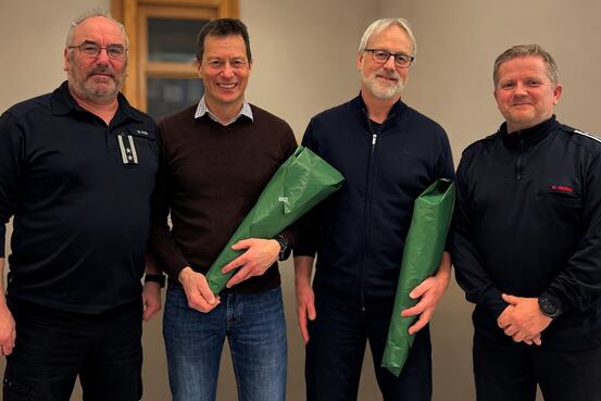 Avbildet Ole-Jonny Wang, Jan Tore Lilleng, Einar Svendsen og brannsjef Roger Berg-Nadden