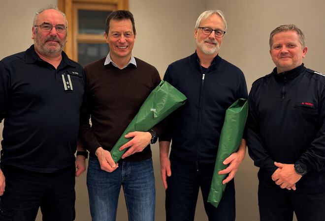 Avbildet Ole-Jonny Wang, Jan Tore Lilleng, Einar Svendsen og brannsjef Roger Berg-Nadden