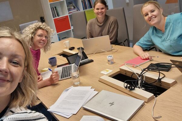 Foto: TkØ Selfie av forskere i LitOrally-prosjektet