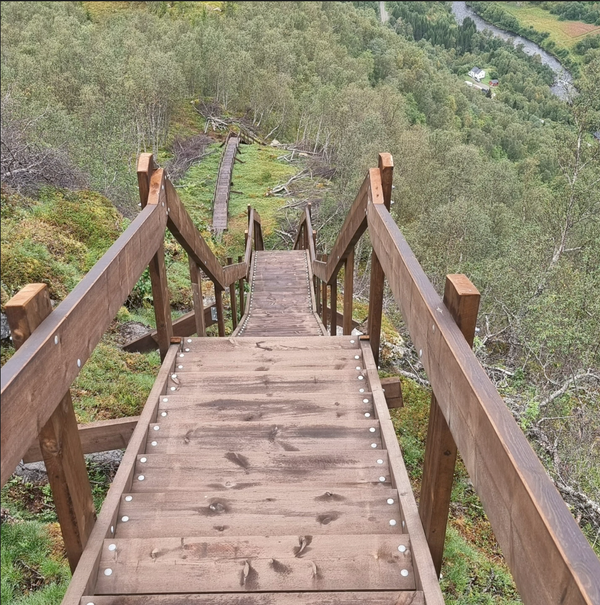 Bilde av midnattsoltrappa, Lavangen