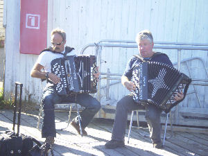 Motakelse med trekkspillmusikk
